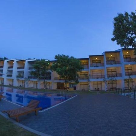 Grand Tamarind Lake Kataragama Esterno foto